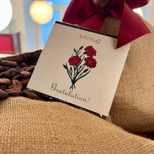 Laden Sie das Bild in den Galerie-Viewer, Xocolat Edelbitterschokolade mit Blumendruck - Gratulation!