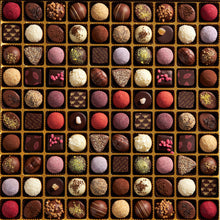 Laden Sie das Bild in den Galerie-Viewer, Xocolat Premium-Konfekt Abonnement mit 3 Genussboxen
