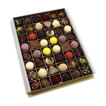 Laden Sie das Bild in den Galerie-Viewer, Xocolat Bonbonniere Gold mit 48 Stück