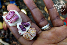 Laden Sie das Bild in den Galerie-Viewer, Chocolate Organiko Milchschokolade mit Honig und Mandeln 46%