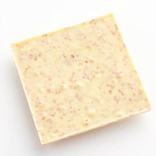 Laden Sie das Bild in den Galerie-Viewer, Osterschokolade Erdbeer-Joghurt