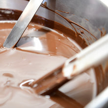 Laden Sie das Bild in den Galerie-Viewer, Gutschein für einen Schokoladenworkshop Masterclass in der Xocolat Manufaktur