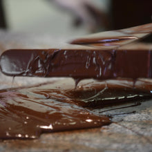 Laden Sie das Bild in den Galerie-Viewer, Gutschein für einen Schokoladenworkshop Basic in der Xocolat Manufaktur