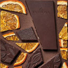 Laden Sie das Bild in den Galerie-Viewer, Valrhona Noir Manjari dunkle Schokolade mit Orange 64%
