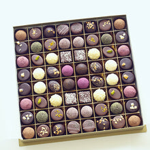 Laden Sie das Bild in den Galerie-Viewer, Xocolat 64er Bonbonniere offen