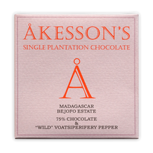 Load image into Gallery viewer, Akesson&#39;s dunkle Schokolade Madagascar mit wildem Voatsiperifery-Pfeffer 75%
