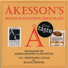 Laden Sie das Bild in den Galerie-Viewer, Akesson&#39;s dunkle Schokolade Madagascar mit schwarzem Pfeffer 75%
