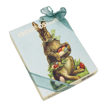 Laden Sie das Bild in den Galerie-Viewer, Osterbonbonniere Blauer Hase mit 12 Stueck Konfekt
