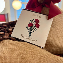 Load image into Gallery viewer, Xocolat Edelbitterschokolade mit Blumendruck - Gratulation!
