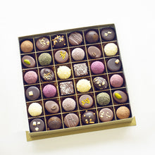 Load image into Gallery viewer, Xocolat Christmas Bonbonniere with 36 pralines
