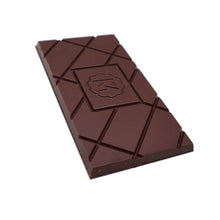 Laden Sie das Bild in den Galerie-Viewer, Marou Edelbitterschokolade Dong Nai 72 %
