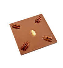 Load image into Gallery viewer, Nikolo Vollmilch-Schokolade mit Mandeln und Lebkuchengewürz
